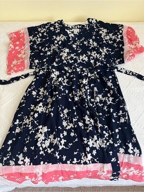 Floral wrap style maternity dress